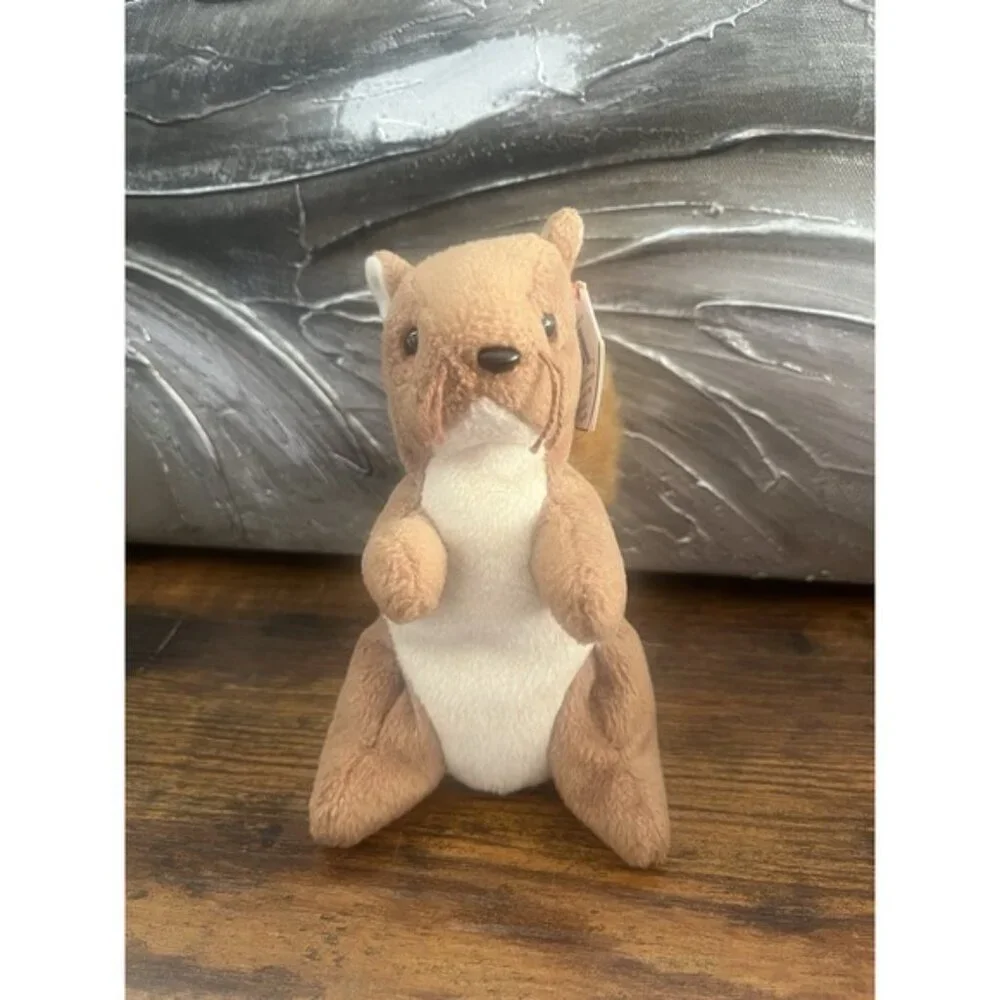 Nuts Squirrel Vintage 1996 Original TY Beanie Babies - New With Hang Tag